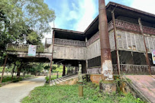 Alexander Castle